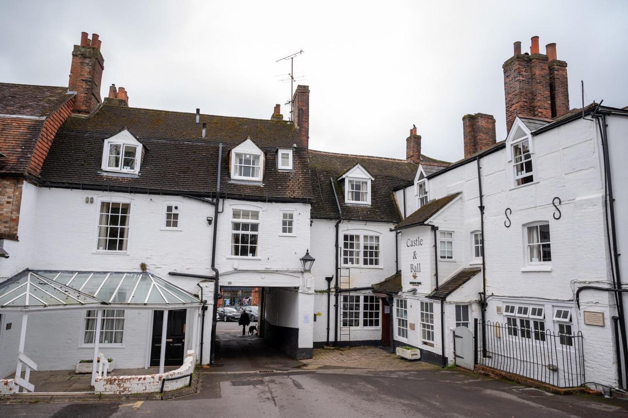 Castle And Ball By Greene King Inns Marlborough Exterior foto