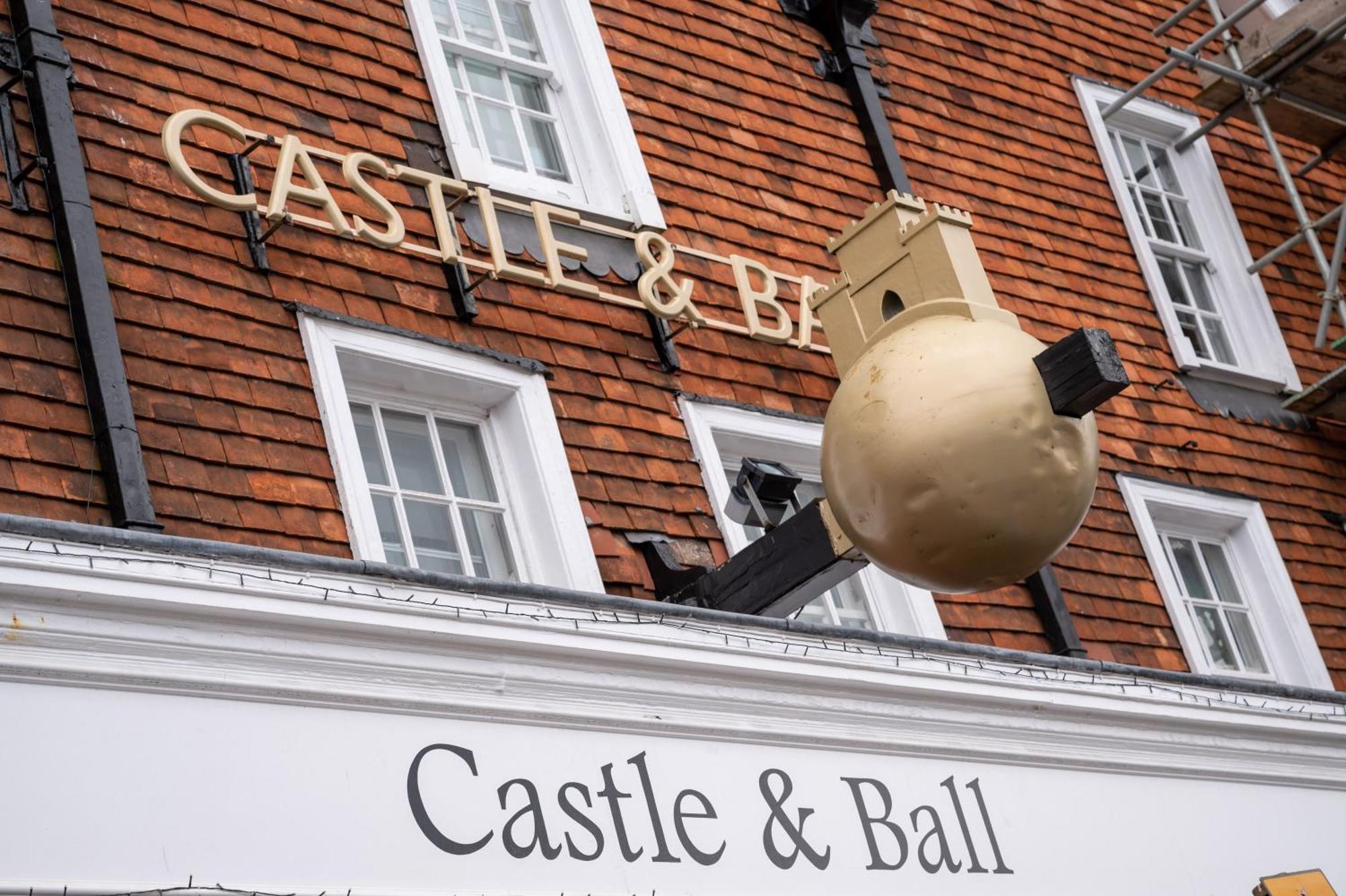 Castle And Ball By Greene King Inns Marlborough Exterior foto