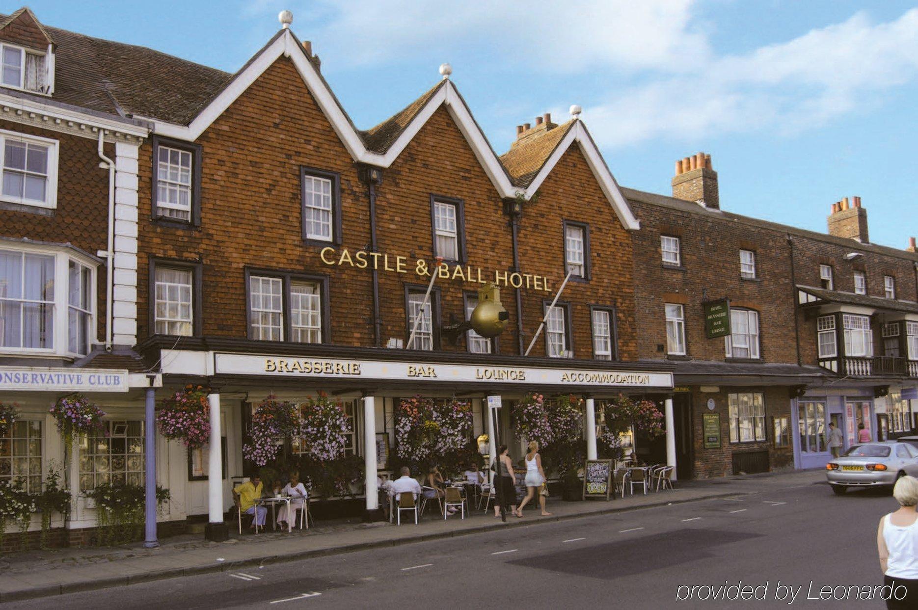 Castle And Ball By Greene King Inns Marlborough Exterior foto